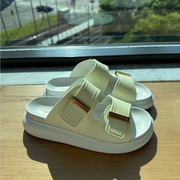 Alexander McQueen‎ White Sandals with Gold Buckles Size 37 - Picture 7 of 8